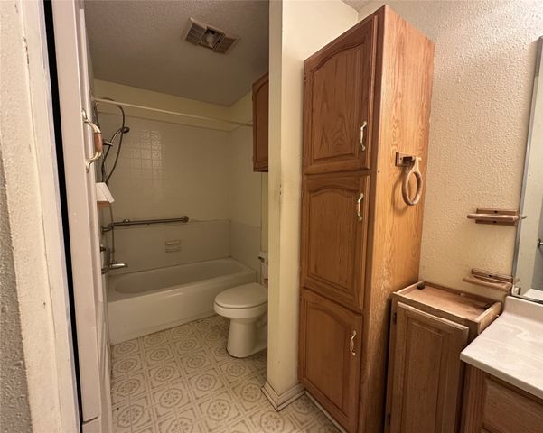 206 Senter Valley Road, Irving, TX 75060