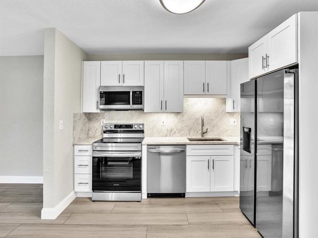 541 NE 18th Street, Boca Raton, FL 33432