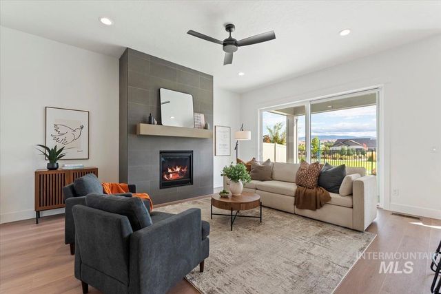 657 N Morning Glory Ave, Eagle, ID 83616