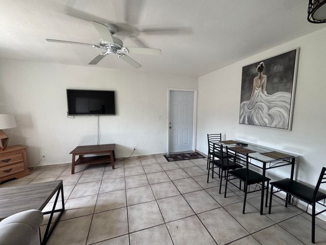 811 SE 16TH Street 208, Fort Lauderdale, FL 33316