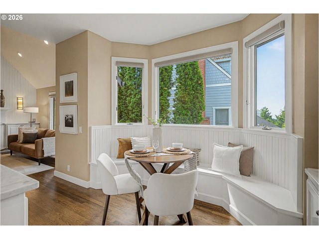 8710 Nw HAZELTINE St, Portland, OR 97229