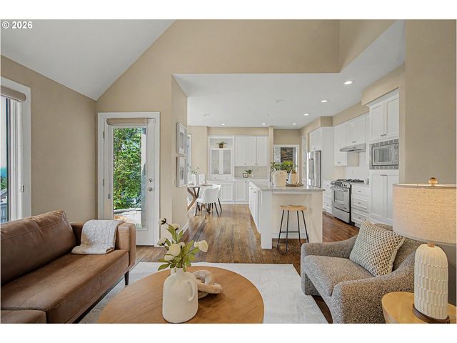 8710 Nw HAZELTINE St, Portland, OR 97229