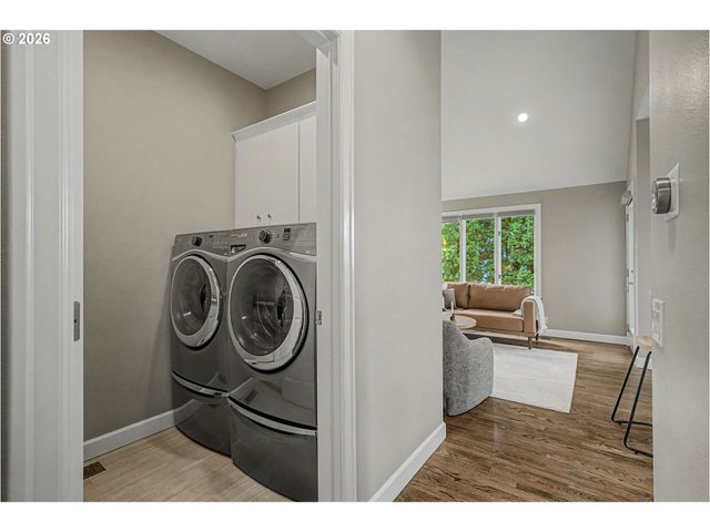 8710 Nw HAZELTINE St, Portland, OR 97229