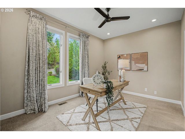 8710 Nw HAZELTINE St, Portland, OR 97229