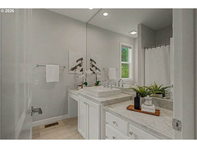 8710 Nw HAZELTINE St, Portland, OR 97229