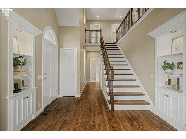8710 Nw HAZELTINE St, Portland, OR 97229