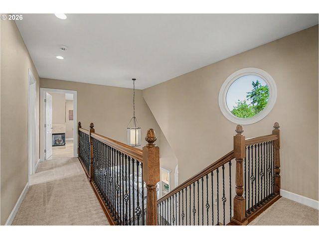 8710 Nw HAZELTINE St, Portland, OR 97229