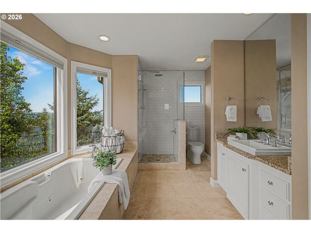 8710 Nw HAZELTINE St, Portland, OR 97229