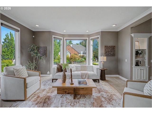 8710 Nw HAZELTINE St, Portland, OR 97229