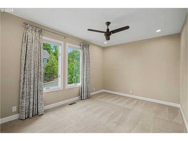 8710 Nw HAZELTINE St, Portland, OR 97229