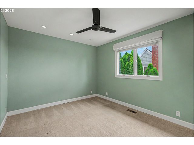 8710 Nw HAZELTINE St, Portland, OR 97229