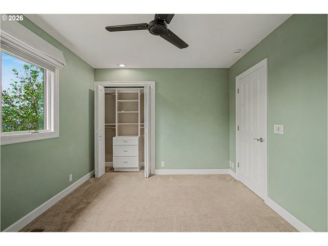 8710 Nw HAZELTINE St, Portland, OR 97229