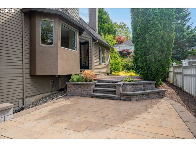 8710 Nw HAZELTINE St, Portland, OR 97229