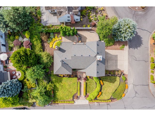 8710 Nw HAZELTINE St, Portland, OR 97229