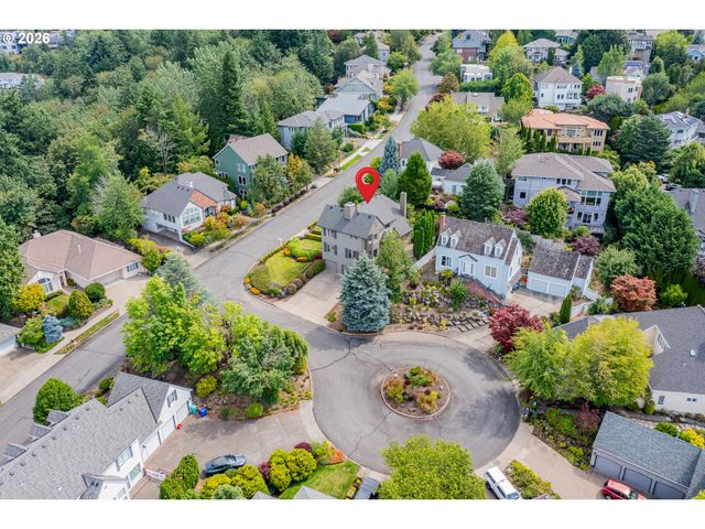 8710 Nw HAZELTINE St, Portland, OR 97229