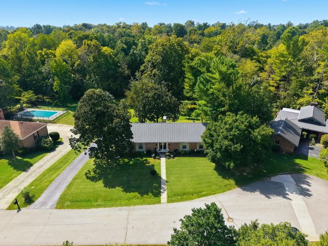 11 Warwick Lane, Frankfort, KY 40601