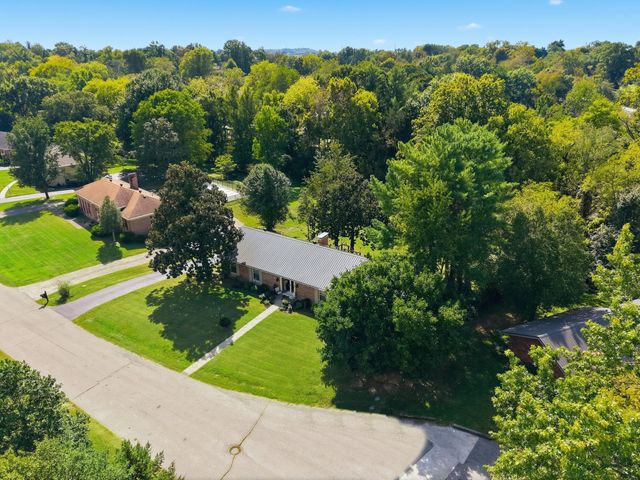 11 Warwick Lane, Frankfort, KY 40601