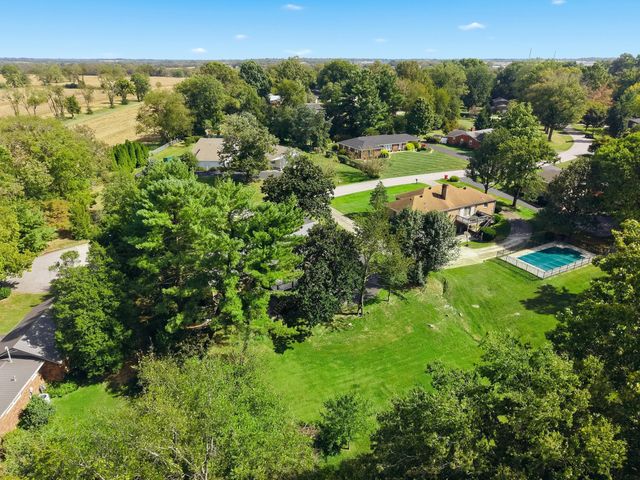 11 Warwick Lane, Frankfort, KY 40601