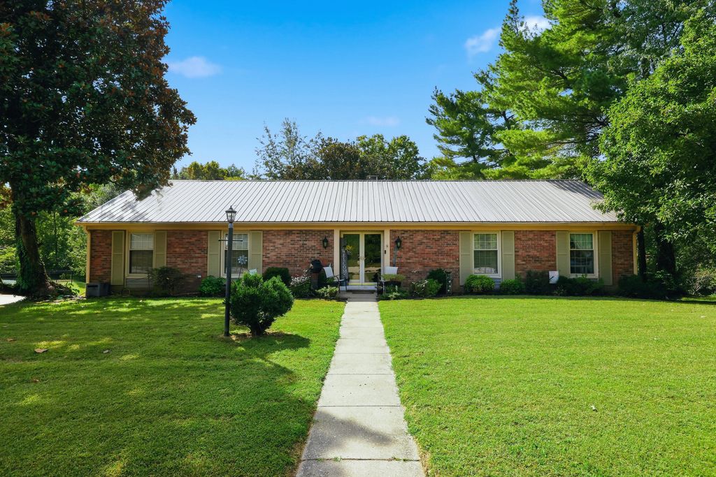 11 Warwick Lane, Frankfort, KY 40601