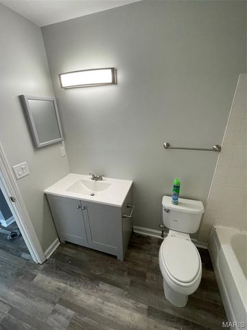 769 Walton Avenue 3, St Louis, MO 63108