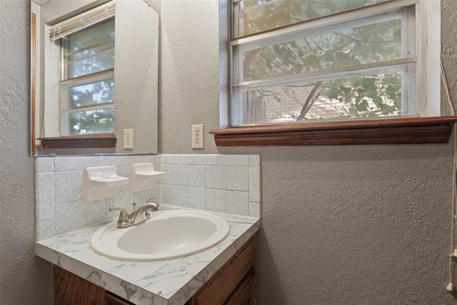 628 Baer Drive, Moore, OK 73160