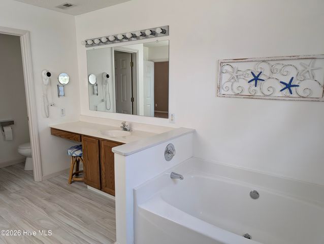 6641 Shire Lane, Wilmington, NC 28411