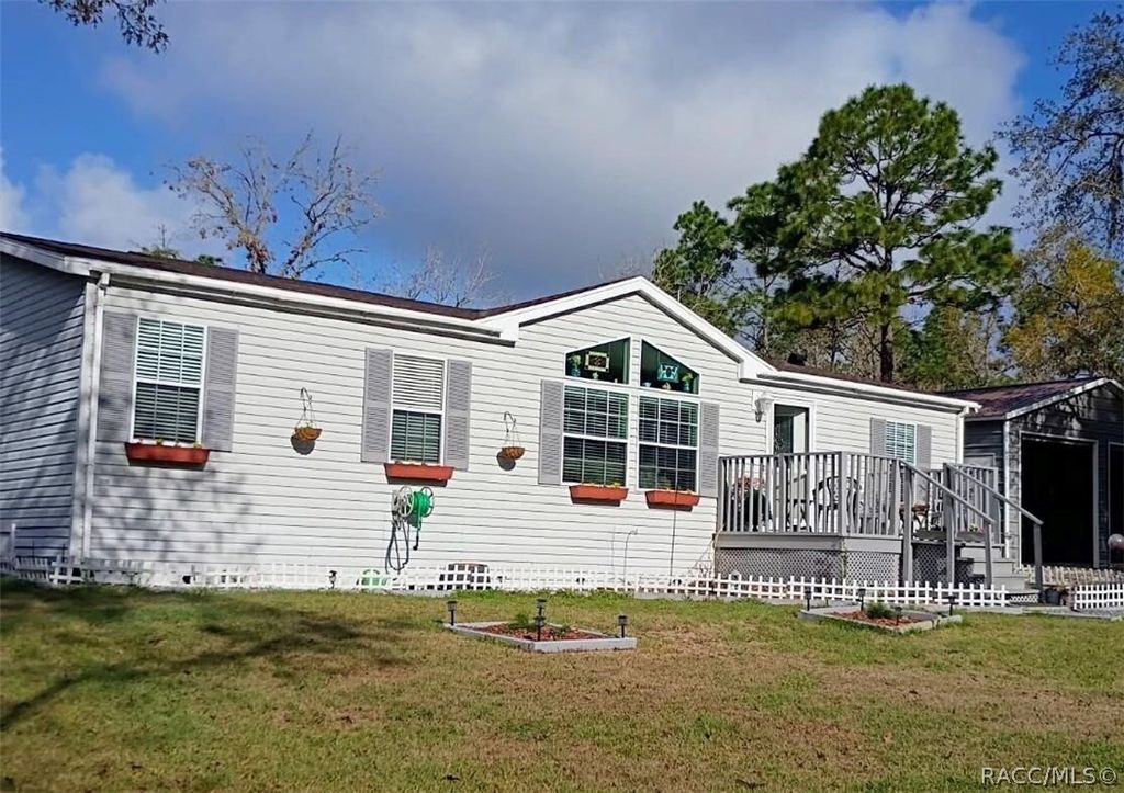 8420 N Calcutta Avenue, Dunnellon, FL 34433