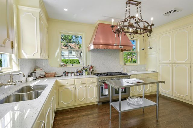 250 Algoma Road, Palm Beach, FL 33480