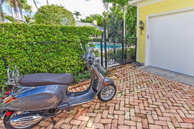 250 Algoma Road, Palm Beach, FL 33480