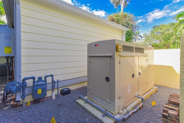 250 Algoma Road, Palm Beach, FL 33480