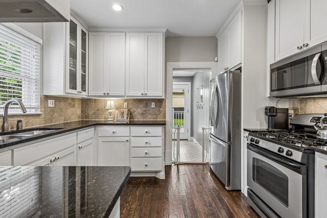 902 N Edgefield Avenue, Dallas, TX 75208