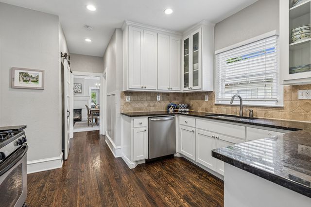 902 N Edgefield Avenue, Dallas, TX 75208