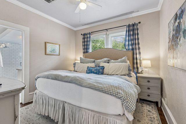 902 N Edgefield Avenue, Dallas, TX 75208
