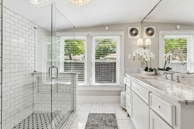902 N Edgefield Avenue, Dallas, TX 75208
