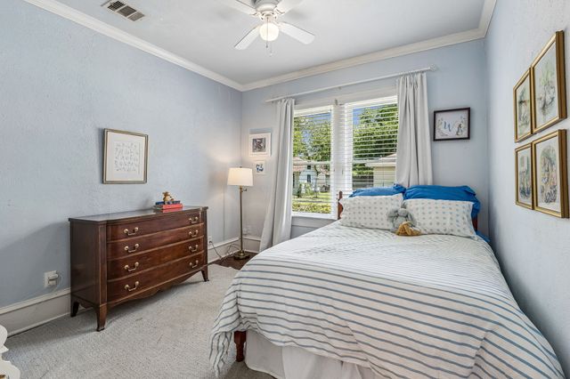 902 N Edgefield Avenue, Dallas, TX 75208
