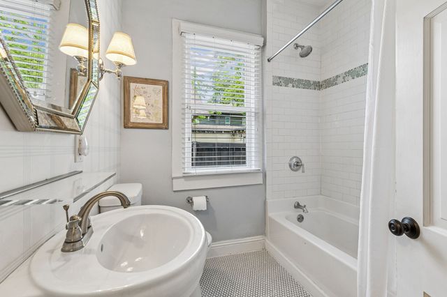 902 N Edgefield Avenue, Dallas, TX 75208