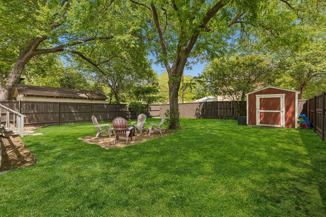 902 N Edgefield Avenue, Dallas, TX 75208
