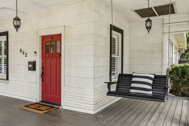 902 N Edgefield Avenue, Dallas, TX 75208