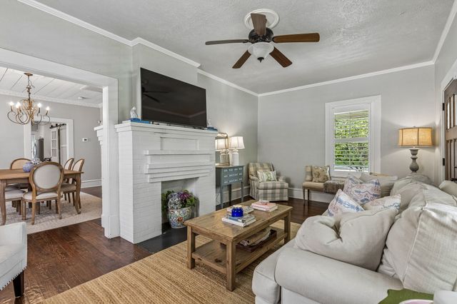 902 N Edgefield Avenue, Dallas, TX 75208