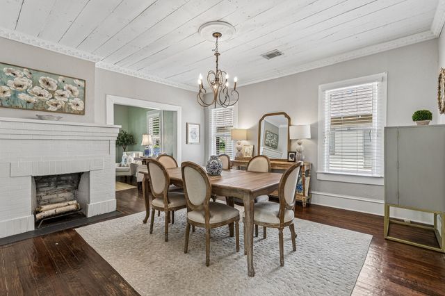 902 N Edgefield Avenue, Dallas, TX 75208