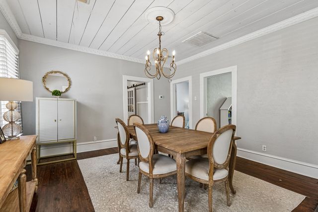 902 N Edgefield Avenue, Dallas, TX 75208