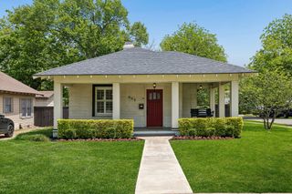 902 N Edgefield Avenue, Dallas, TX 75208