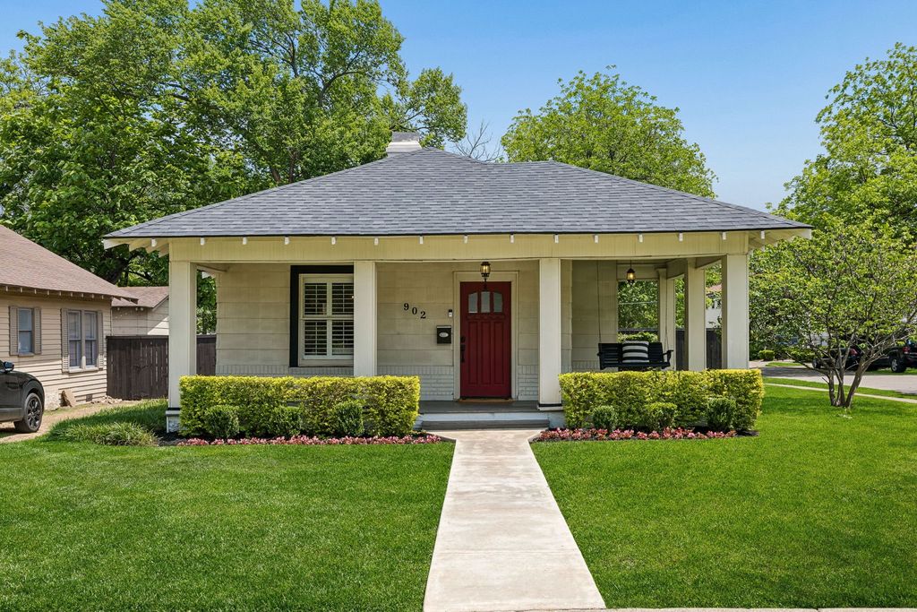 902 N Edgefield Avenue, Dallas, TX 75208