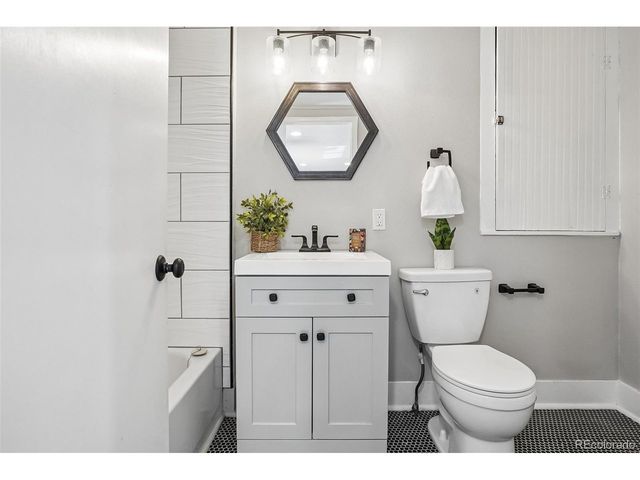 3855 N Cook St, Denver, CO 80205