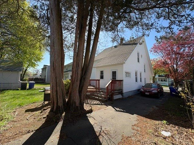 14 Blodgett St, Springfield, MA 01108