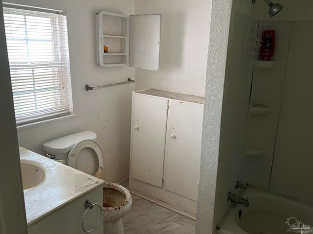213 E Lakeview Ave, Pensacola, FL 32503