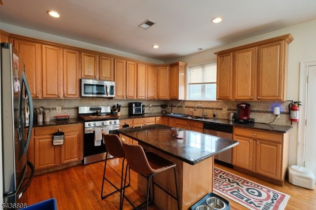 431 E 7Th St, Plainfield City, NJ 07060