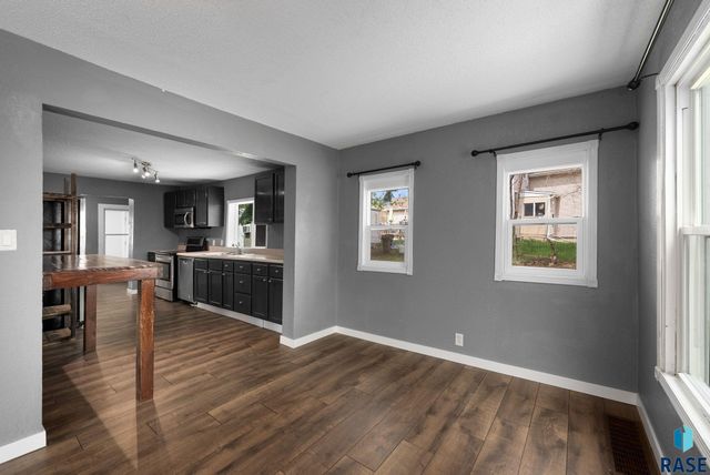 2111 S Spring Ave Avenue, Sioux Falls, SD 57105