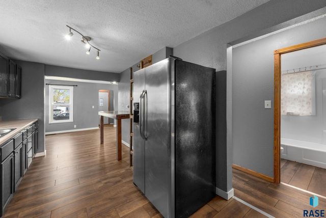 2111 S Spring Ave Avenue, Sioux Falls, SD 57105
