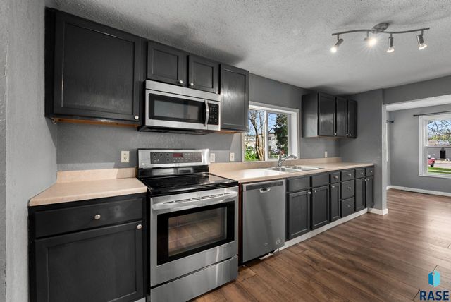 2111 S Spring Ave Avenue, Sioux Falls, SD 57105